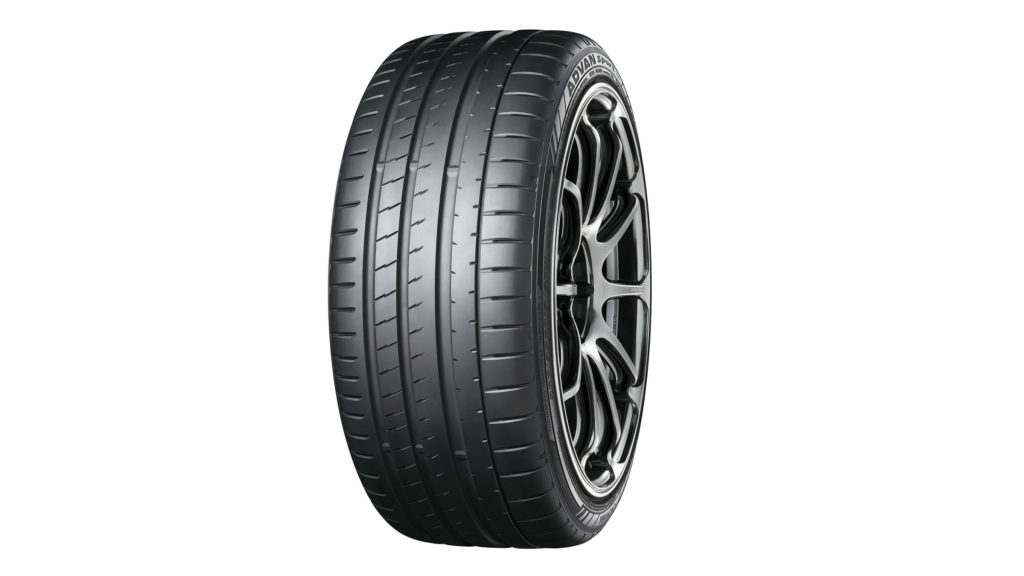 横浜ゴムの「ADVAN Sport V107」